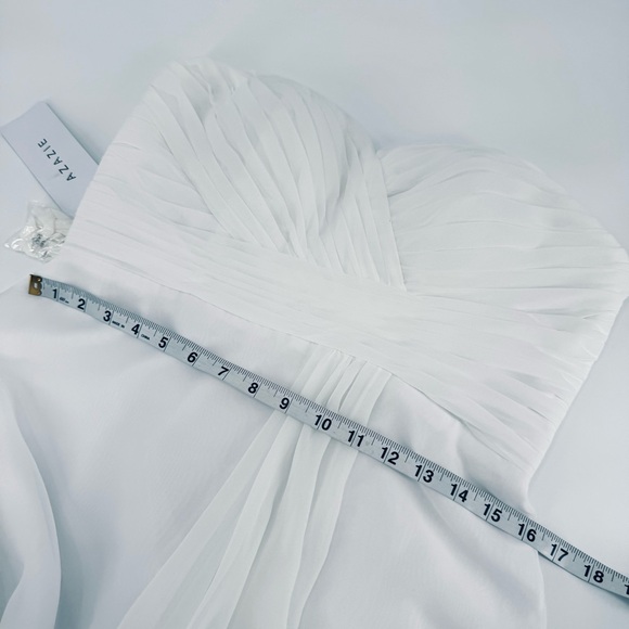 NWT AZAZIE Verde Sweetheart Strapless Flowy Layered Chiffon Bridal/Wedding Dress - Picture 3 of 14